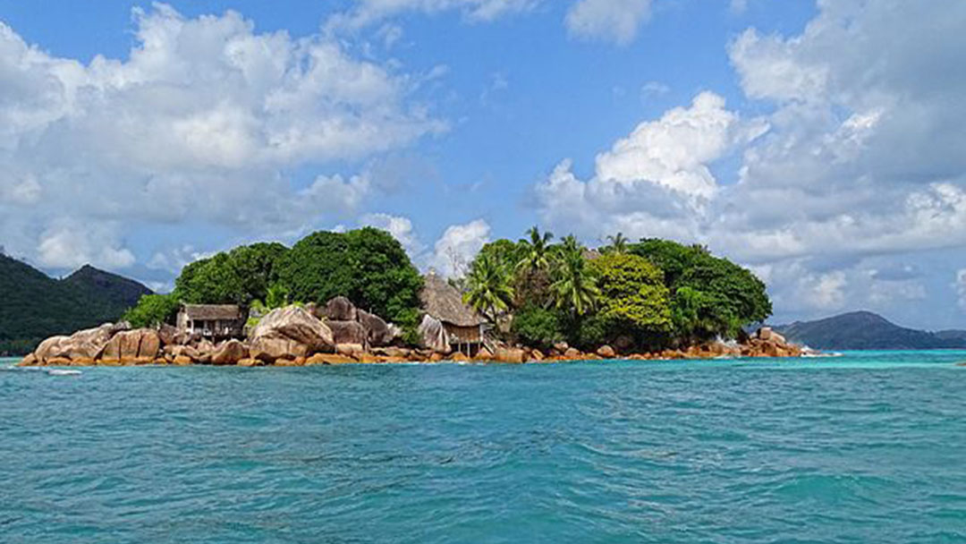 La Chauv  Souris off  Praslin