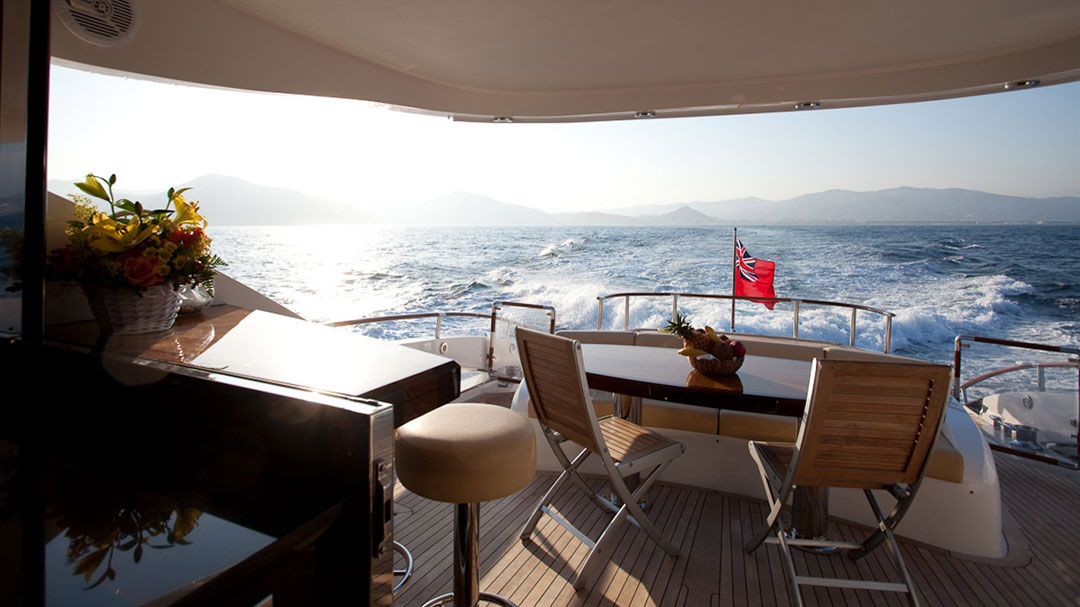 motor-yacht-Lizzi-10