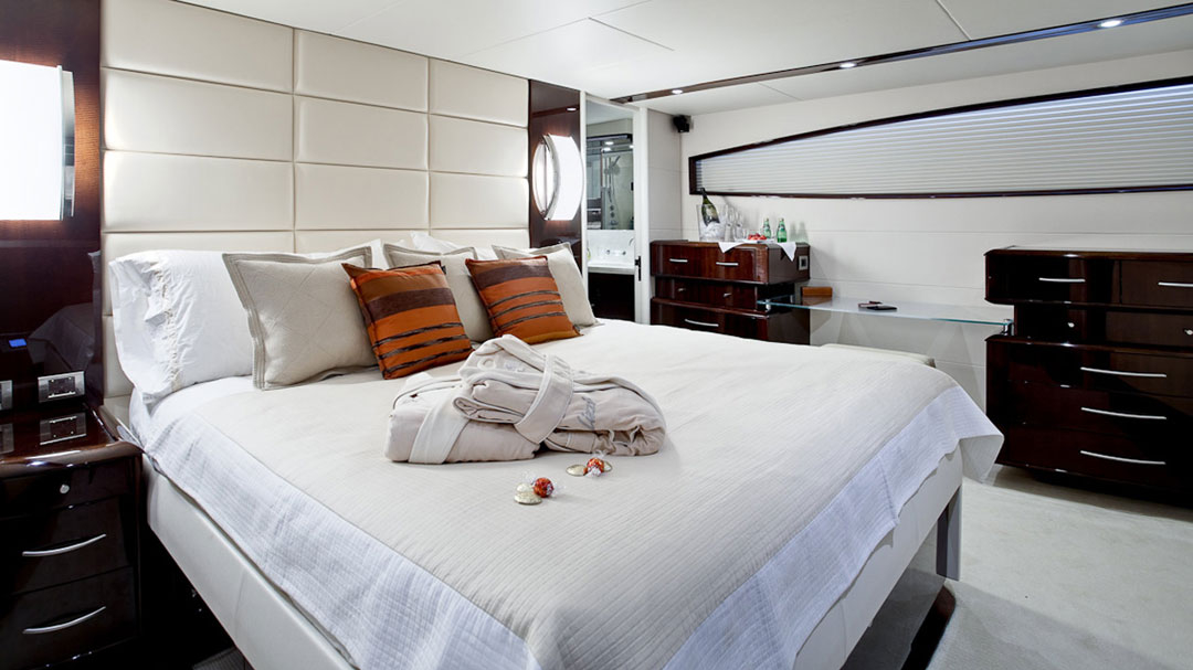 motor-yacht-Lizzi-21