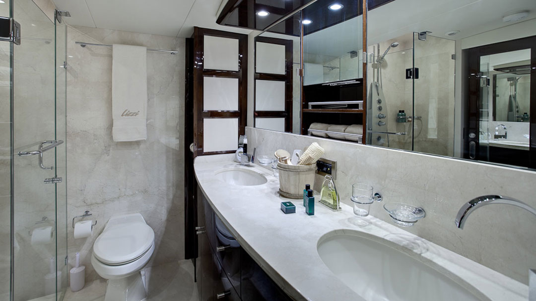 motor-yacht-Lizzi-22