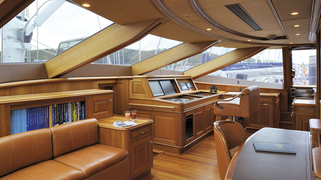 sailing-yacht-Drumbeat-01