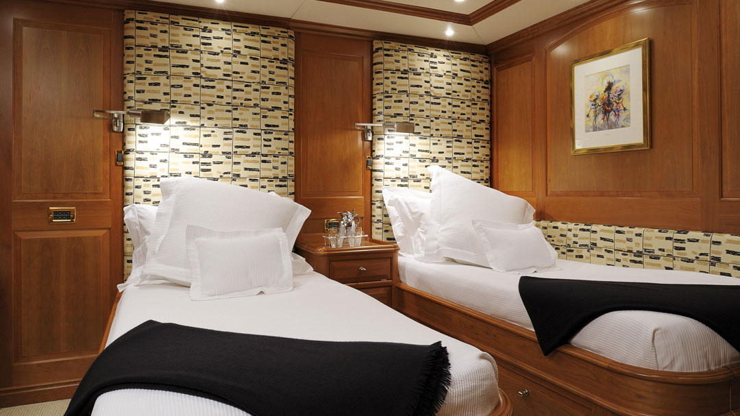 sailing-yacht-Drumbeat-17