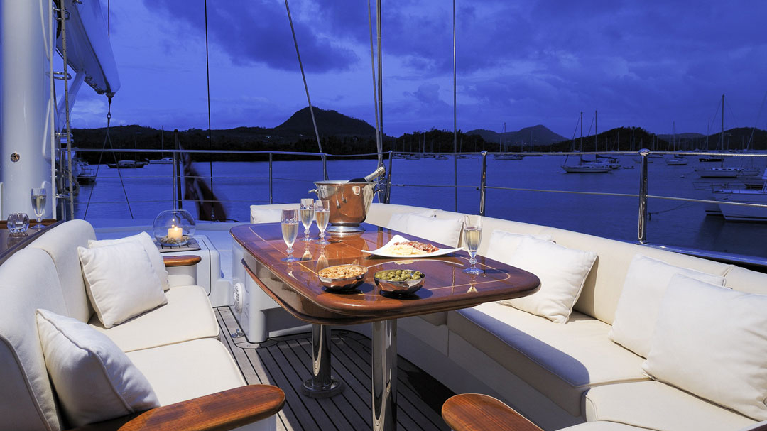 sailing-yacht-Drumbeat-32