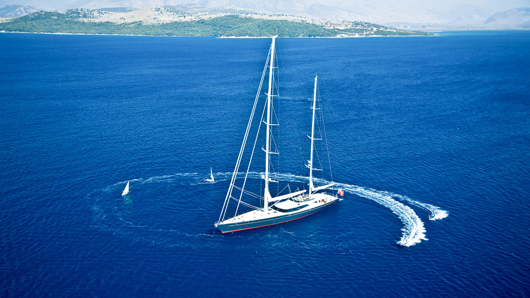 sailing-yacht-Drumbeat-42