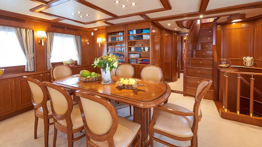 sailing-yacht-charter-imagine-dining