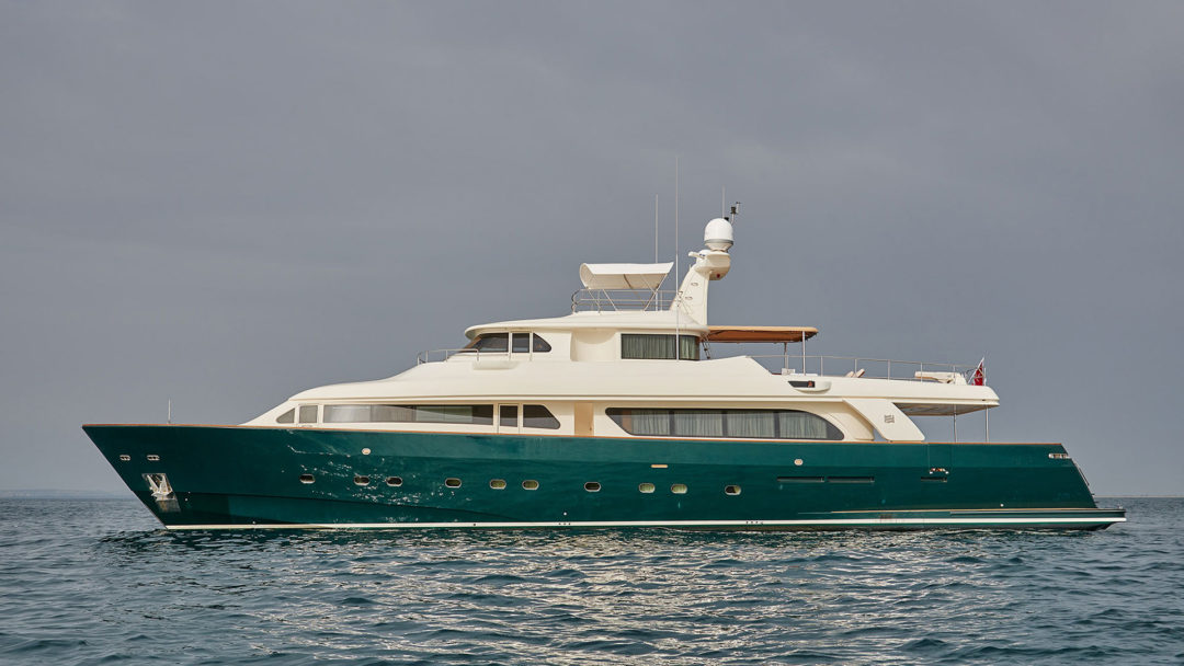 sailing-yacht-charter-imagine-exterior-01