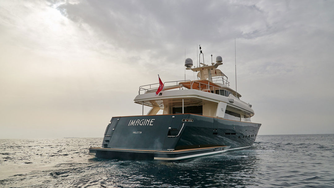 sailing-yacht-charter-imagine-exterior-02