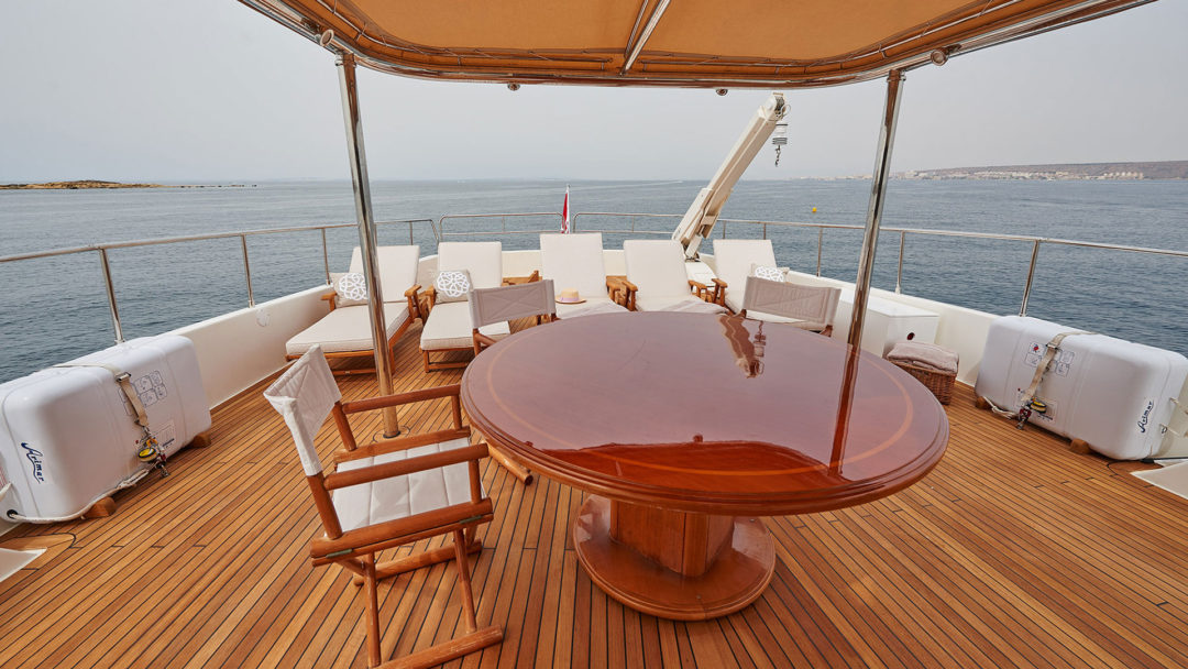 sailing-yacht-charter-imagine-flybridge