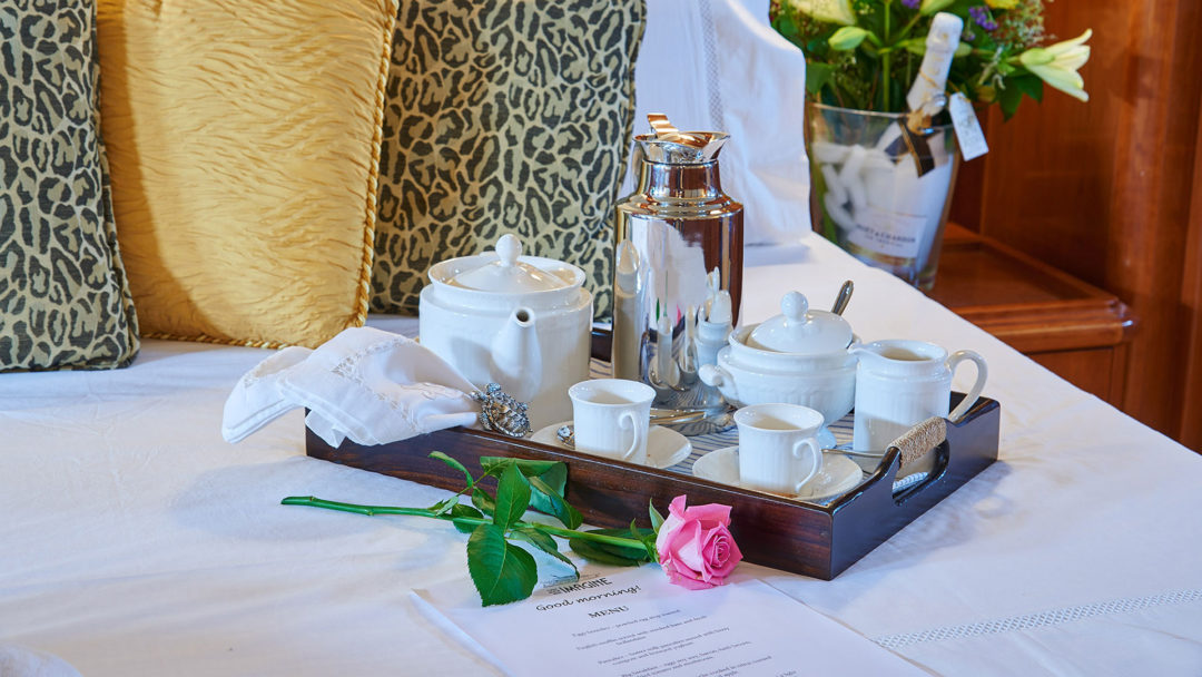 sailing-yacht-charter-imagine-master-cabin-details