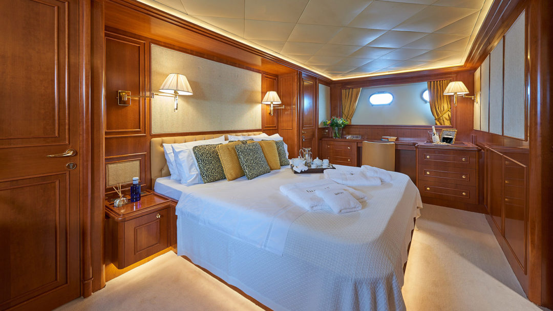 sailing-yacht-charter-imagine-master-cabin-other-view