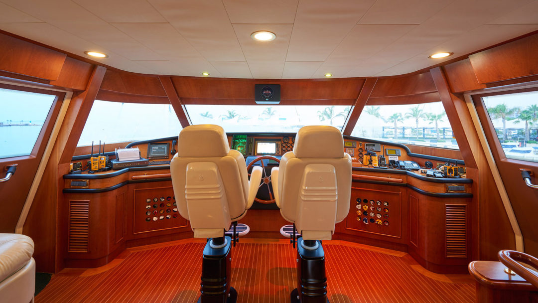 sailing-yacht-charter-imagine-pilothouse