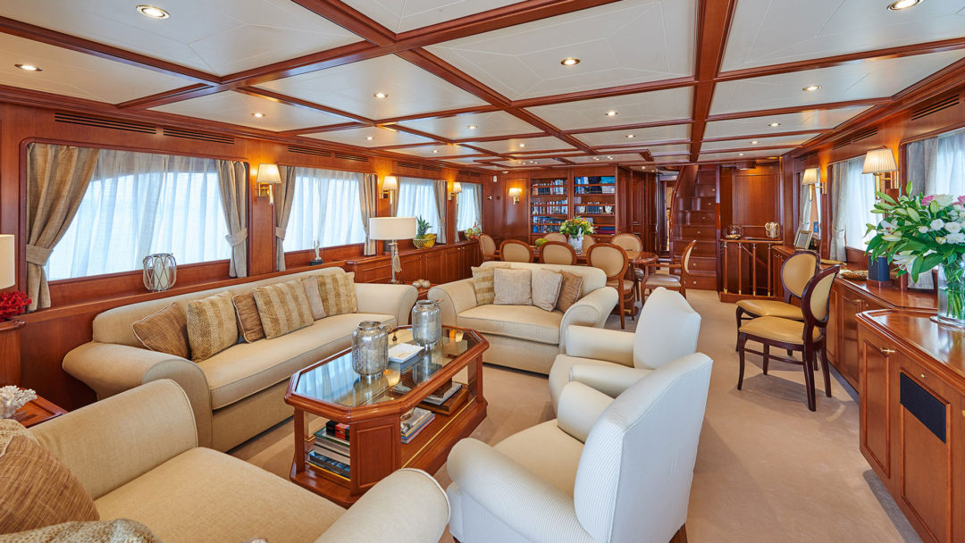 sailing-yacht-charter-imagine-saloon