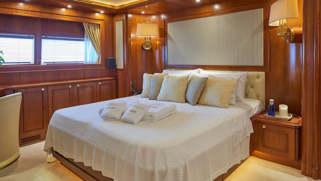 sailing-yacht-charter-imagine-vip-cabin-2
