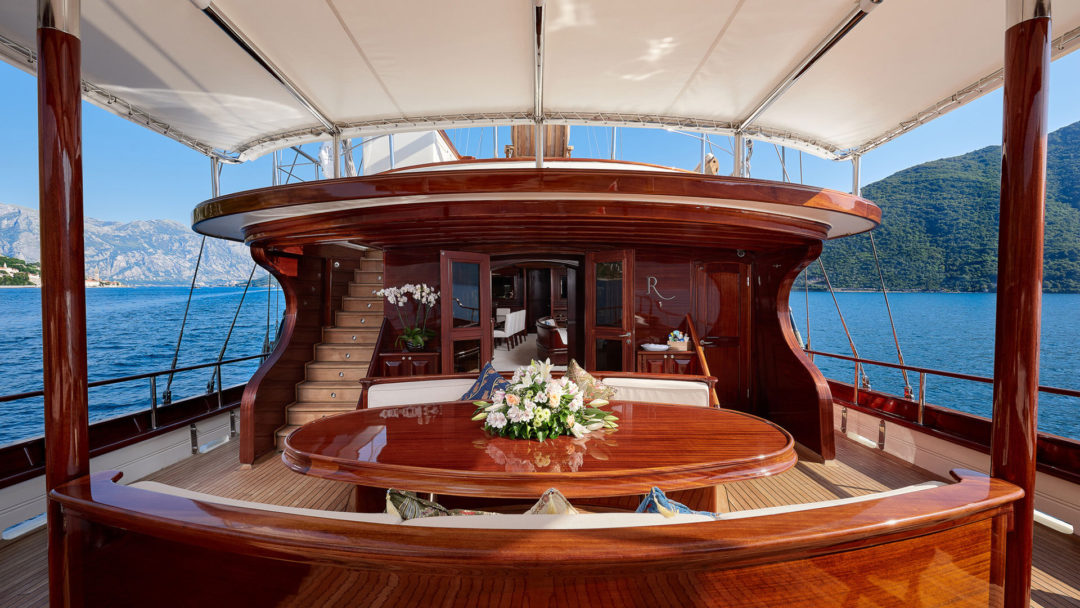 sailing-yacht-charter-riana-aft-deck-03