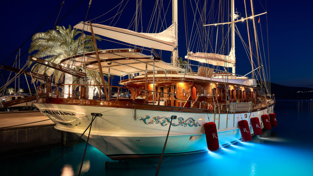 sailing-yacht-charter-riana-exterior-01