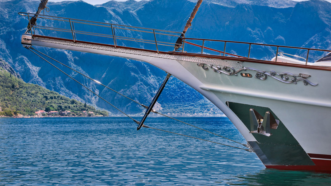 sailing-yacht-charter-riana-exterior-05