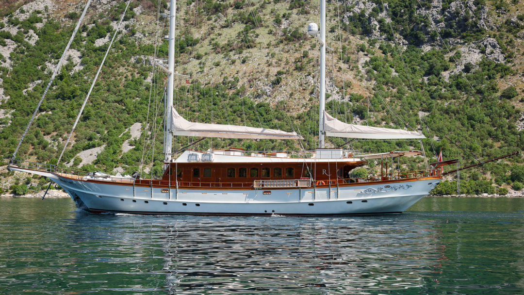 sailing-yacht-charter-riana-exterior-08