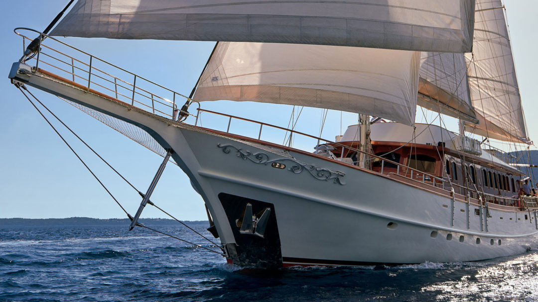 sailing-yacht-charter-riana-exterior-11