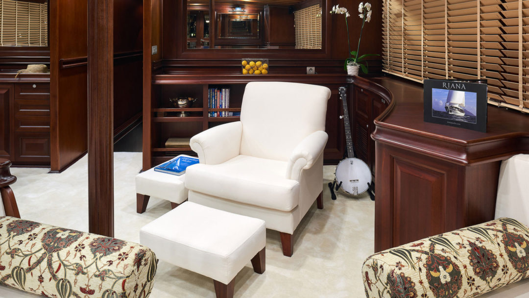 sailing-yacht-charter-riana-salon-02