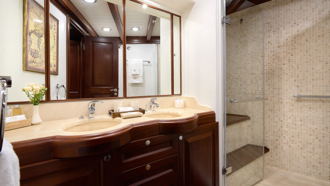 sailing-yacht-charter-riana-twin-cabin-ensuite