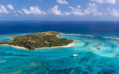 Destination Karibik: Mit der Yacht im türkisblauem Meer