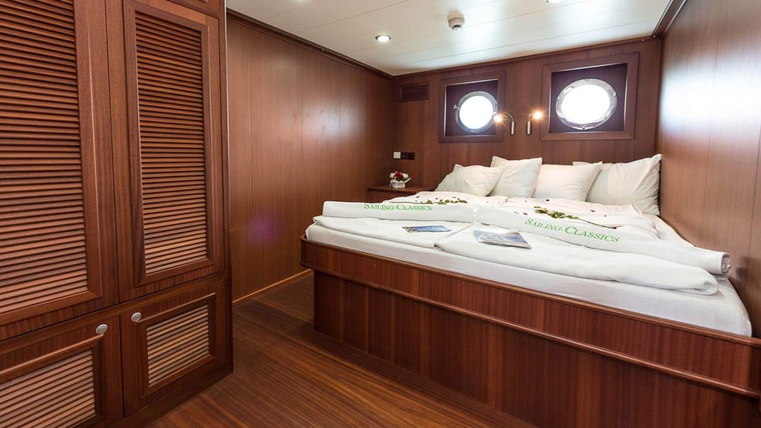 Sailing-Yacht-Charter-Chronos-double-01