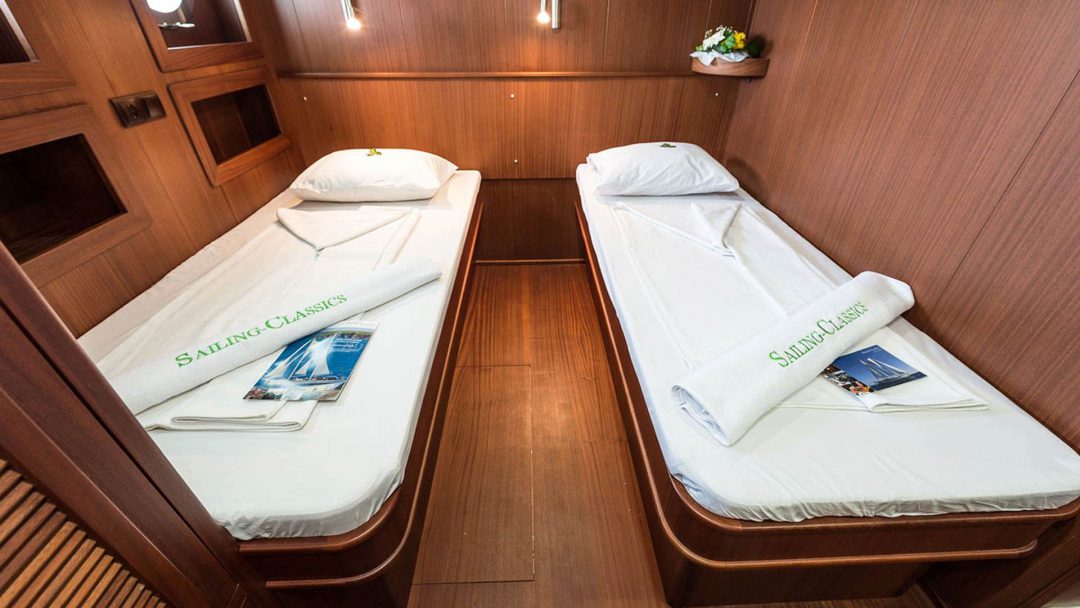 Sailing-Yacht-Charter-Chronos-twin-01