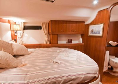 sailing yacht charter Mustique double cabin plus ensuite