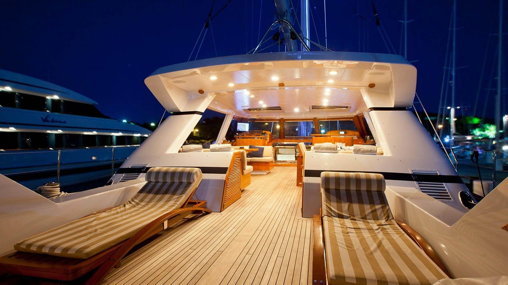 Charter Luxury Sailing Yacht Ree | Holidays in the West 