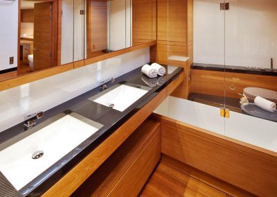 Mastersuite of Charter Sailing Yacht Thalima