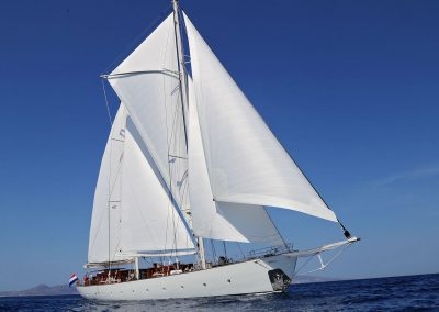 Sailing Yacht Charter Rhea sailing
