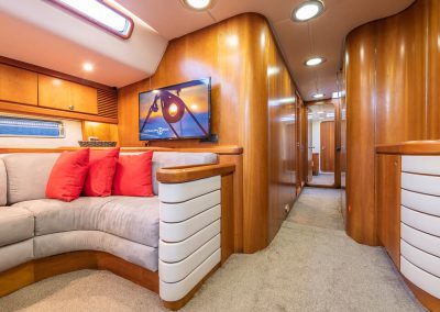 Sailing Yacht Charter Ocean Phoenix Salon