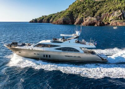 Motoryacht Armonee -Luxus-Yacht Crewed Charter